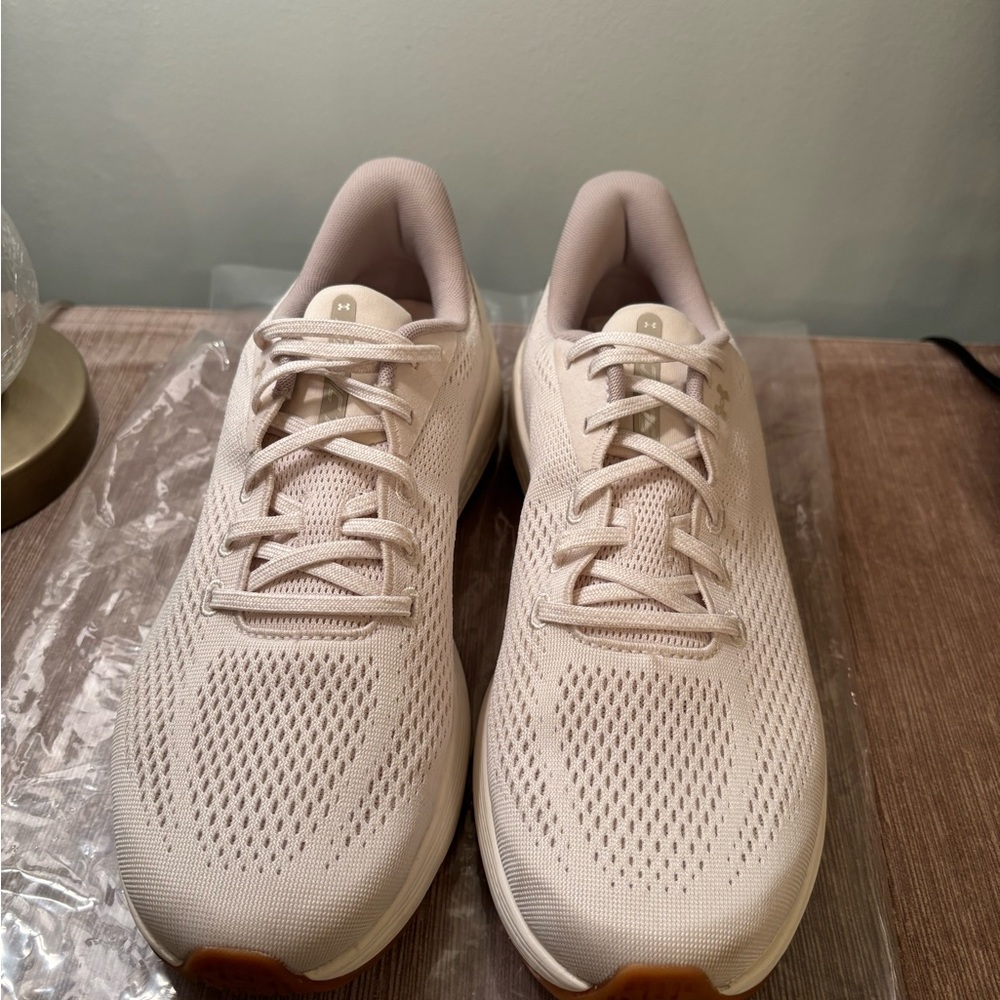 Men's Under Armor UA HOVR Sonic 9 Shoe| Cream & Grey | Size 9